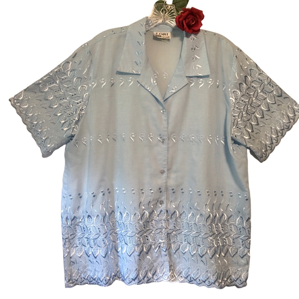 Vtg. Emb short sleeve buttoned collared top Lori am Casuals blue EUC like new